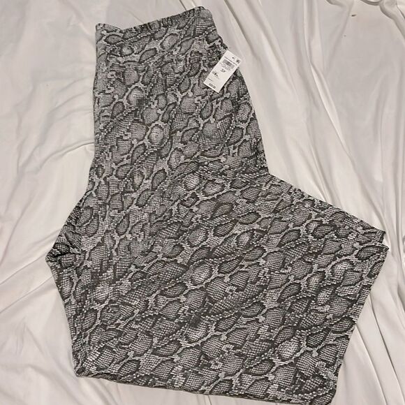 NWT- Bar lll - 3X. Snake Print Wide Leg Pant - Picture 1 of 9
